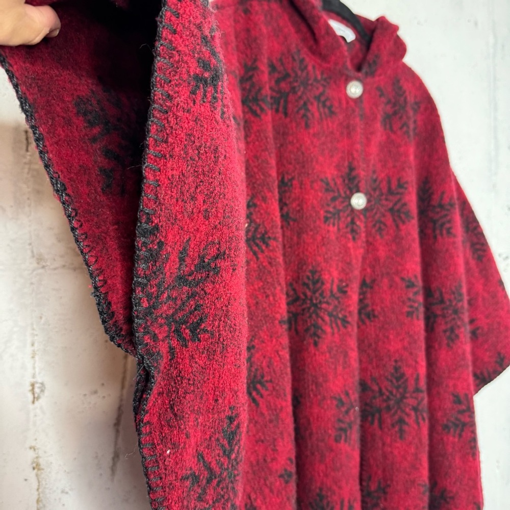 The Vermont Country Store Snowflake Hooded Poncho Cape Shawl Sweater - Picture 4 of 10